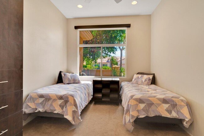 Building Photo - 39357 Mirage Cir