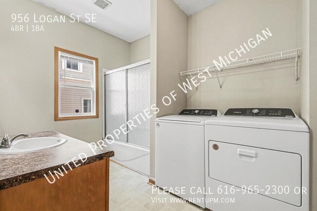 Building Photo - 956 Logan St SE