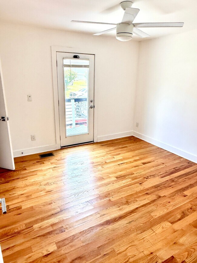 Building Photo - 517A Weakley Ave