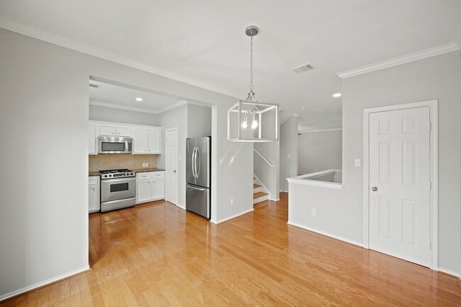 Building Photo - 1014 Rochow St