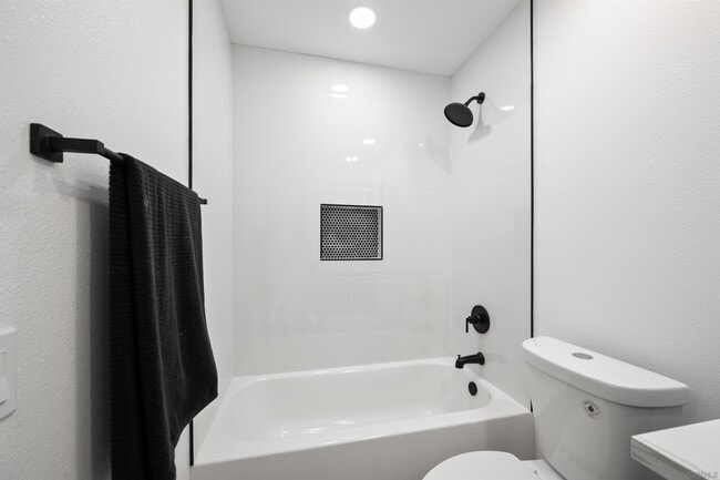 Building Photo - 7160 Alsacia St