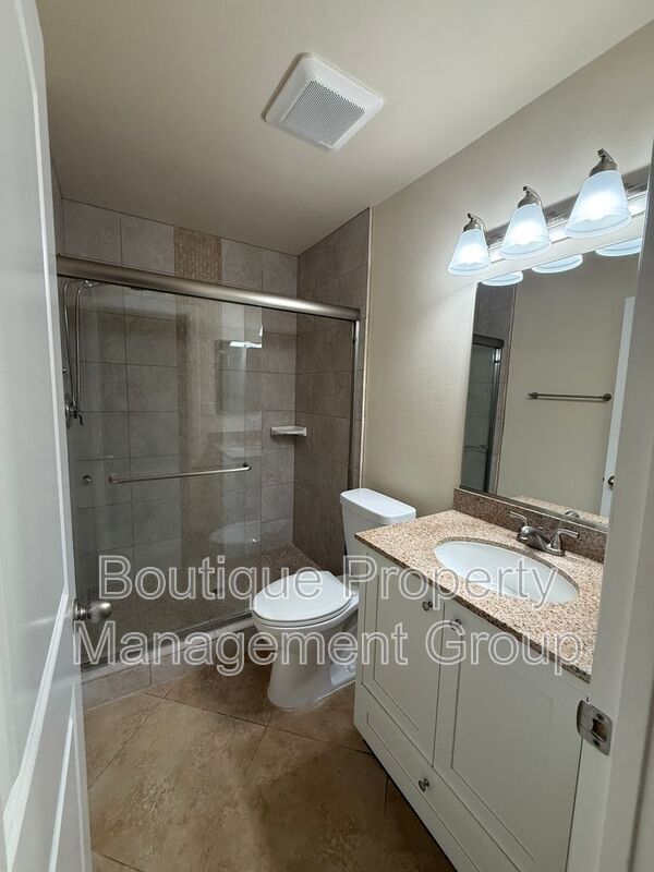 Building Photo - 1126 S Clifpark Cir