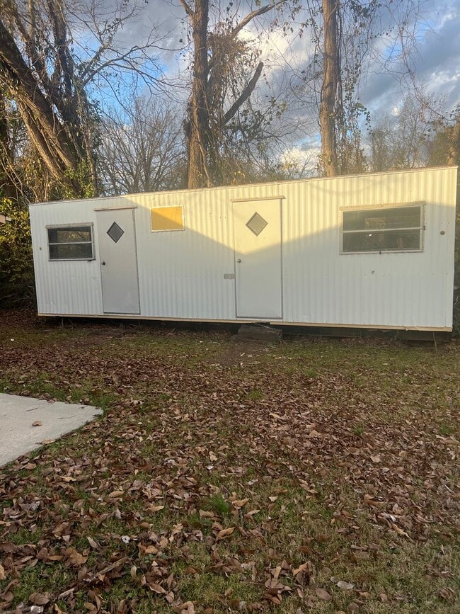 Building Photo - In the Middle of Murfreesboro!