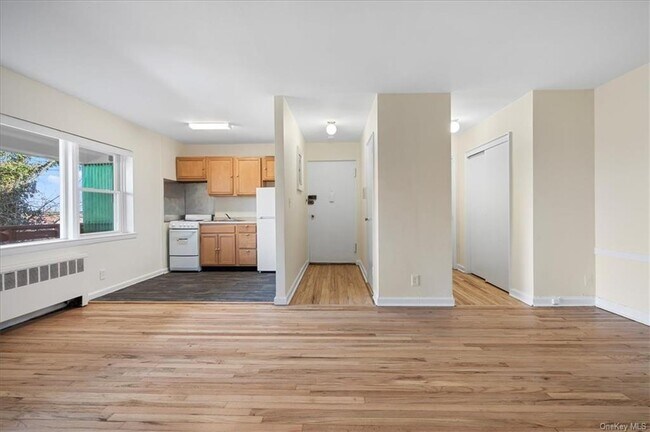 Building Photo - 437 Pelham Rd