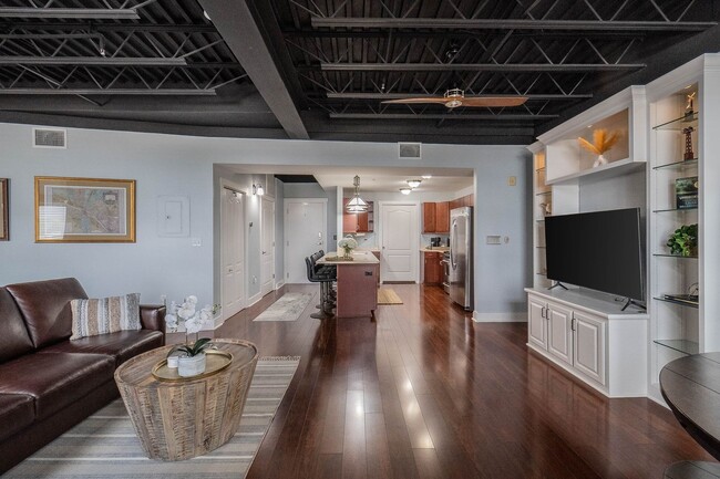 Building Photo - Executive Furnished Loft in Downtown Lakeland