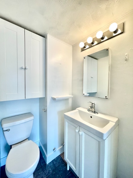 Building Photo - 901 N M St