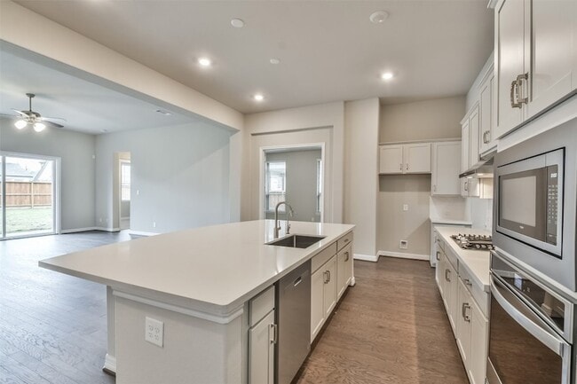 Building Photo - 27124 Regal Scott Dr