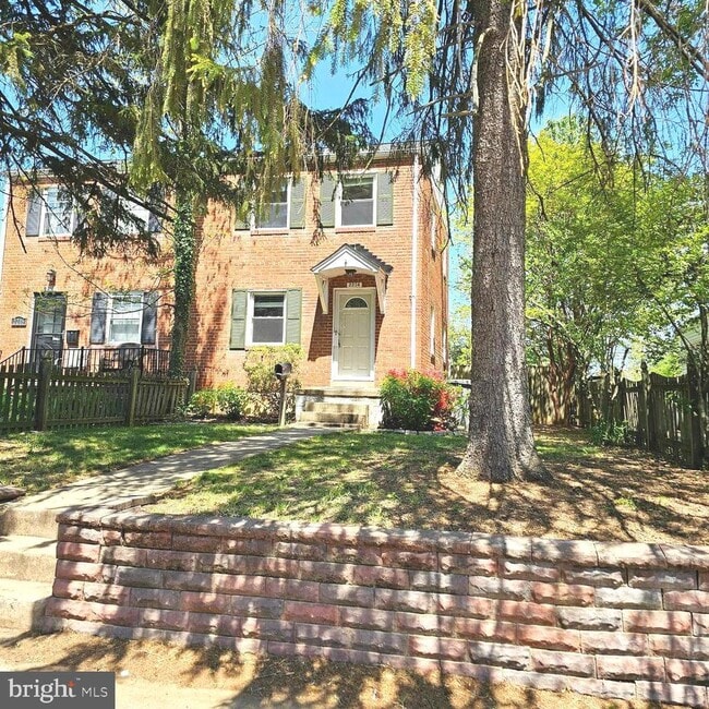 Building Photo - 2214 Arlington Terrace