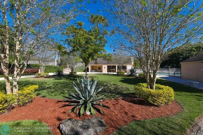 Building Photo - 9200 Chelsea Dr S