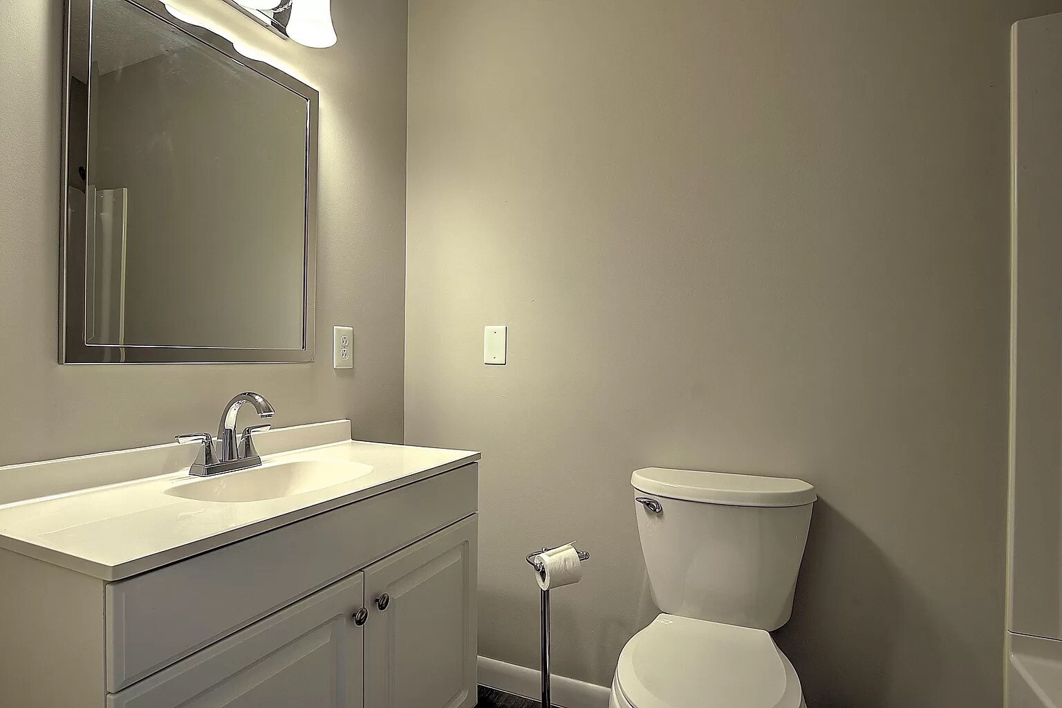Bathroom - 567 Lovedale Dr