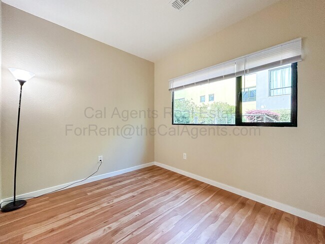 Building Photo - 203 Palisade Dr