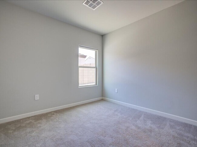 Building Photo - Corona de Tucson 4 Bedroom 2 Bathroom