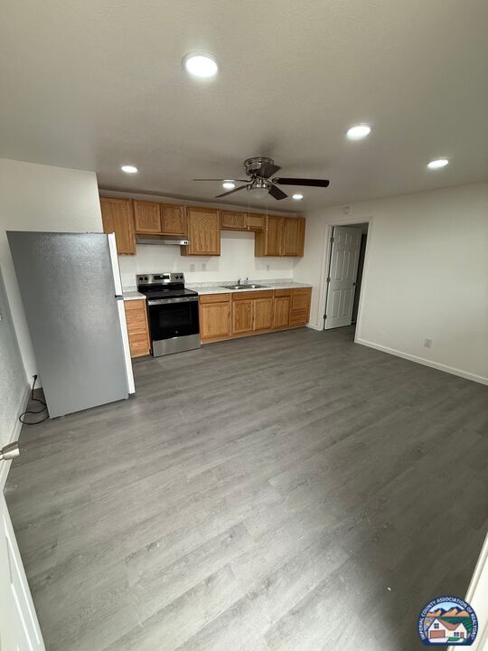 Building Photo - 232 W Barbara St