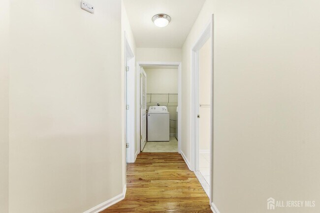 Building Photo - 141 Forest Dr