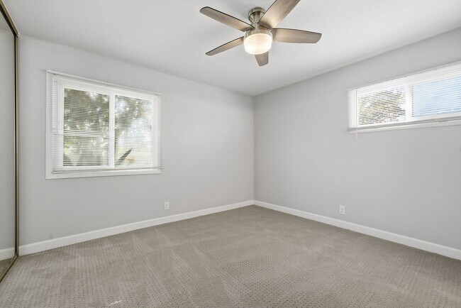 Building Photo - Updated and Stylish 3 bedroom 2.5 bath home in Anaheim