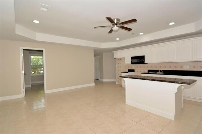 Building Photo - 618 Tradwell Pl NE