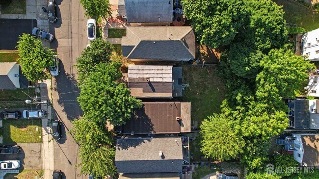 Building Photo - 181 Hale St
