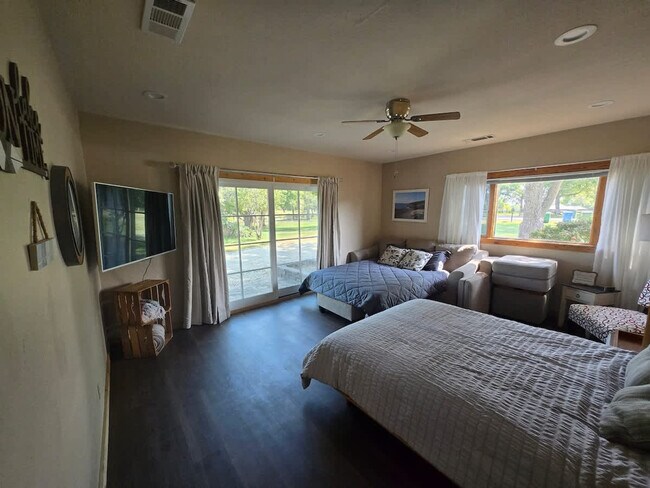 Building Photo - 1207 Shahan Prairie Rd