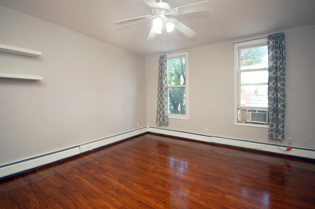 Building Photo - 109 Bowers St