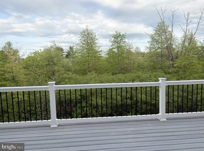 Building Photo - 76 Fonthill Ct