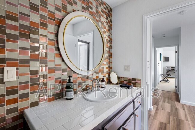 Building Photo - 2842 Sundance Cir W