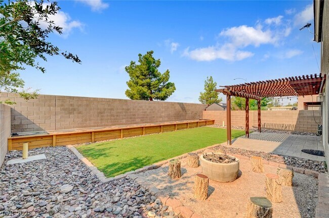 Building Photo - 567 Pinetop Lake St