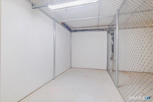 Building Photo - 302 Center Meadow Ln