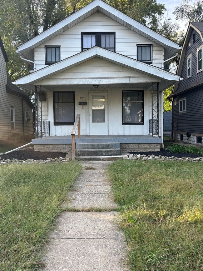 Primary Photo - Charming & Updated Two-Story 2 Bedroom / 1...