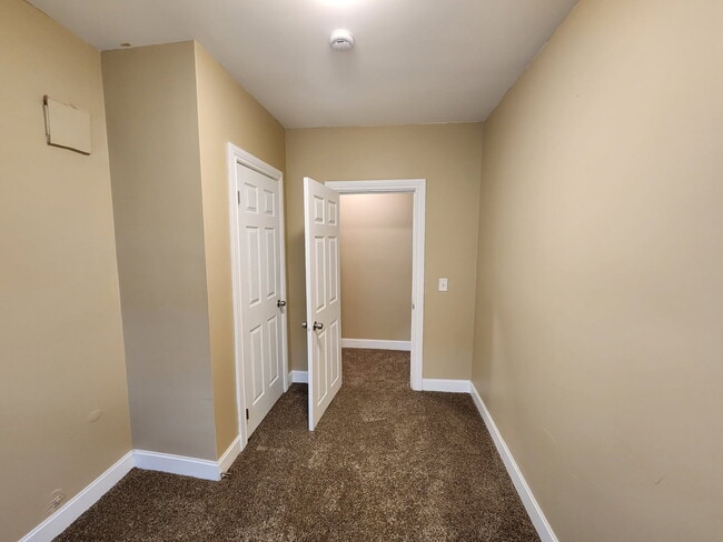 Building Photo - 2490 Woodmere St