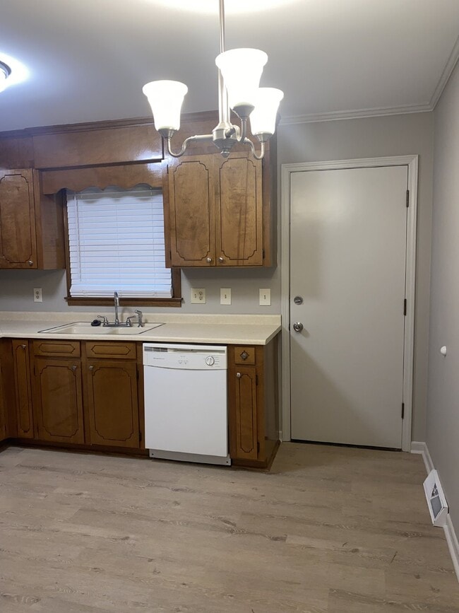 Building Photo - "Charming 2-Bedroom Duplex in Simpsonville...