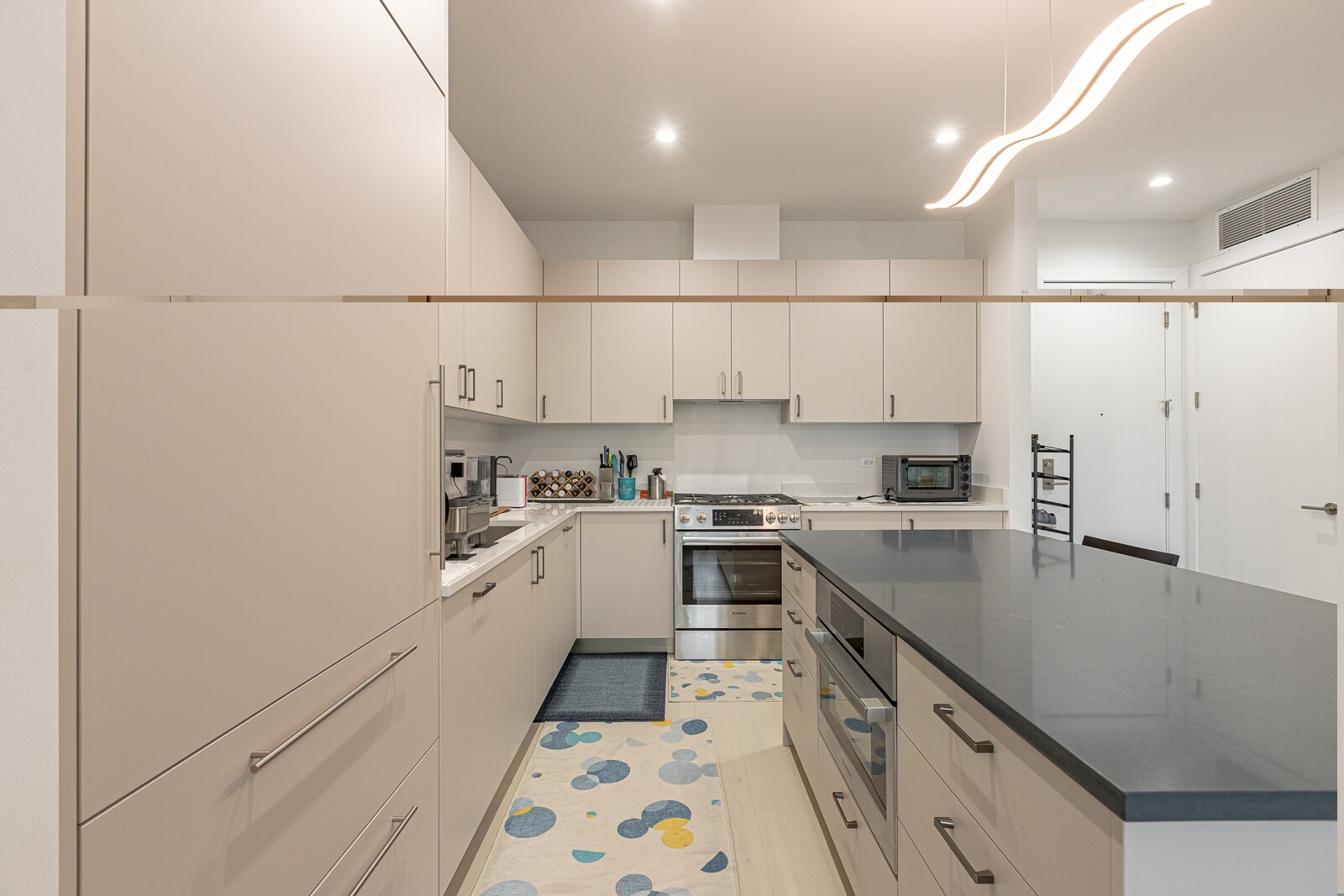 Building Photo - 1701 W Webster Ave