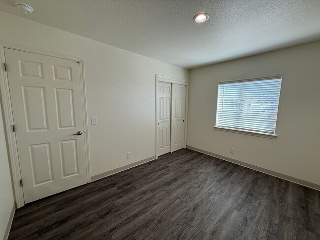 Building Photo - Free Month of Rent for Move in before Dec 1st - Brand New Upstairs 2 Bedroom Apartment