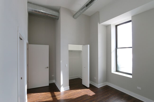 Building Photo - 1338 S Michigan Ave