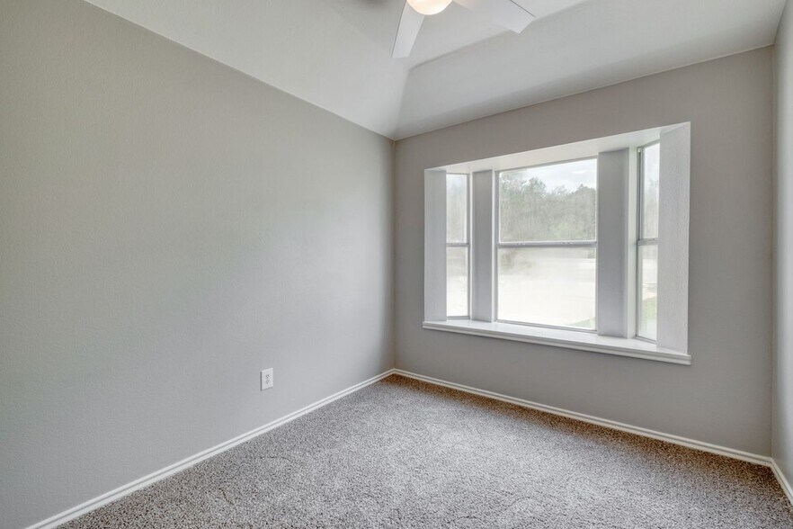 Building Photo - 10114 Thomas Ln