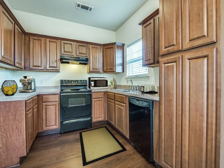 Building Photo - 830 Parkplace Rdg