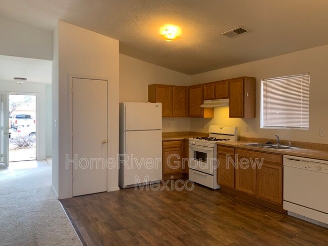 Building Photo - 915 Blackbird Dr SW