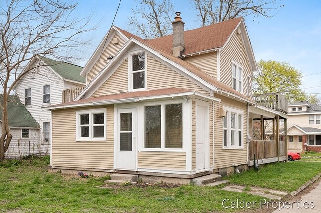 Building Photo - 112 Caledonia St NE