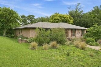 Building Photo - 1007 Golden Trophy Dr