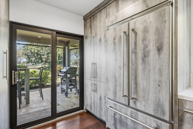 Building Photo - 2835 Polo Island Dr