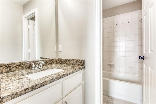 Building Photo - 15704 Grove Crest Dr