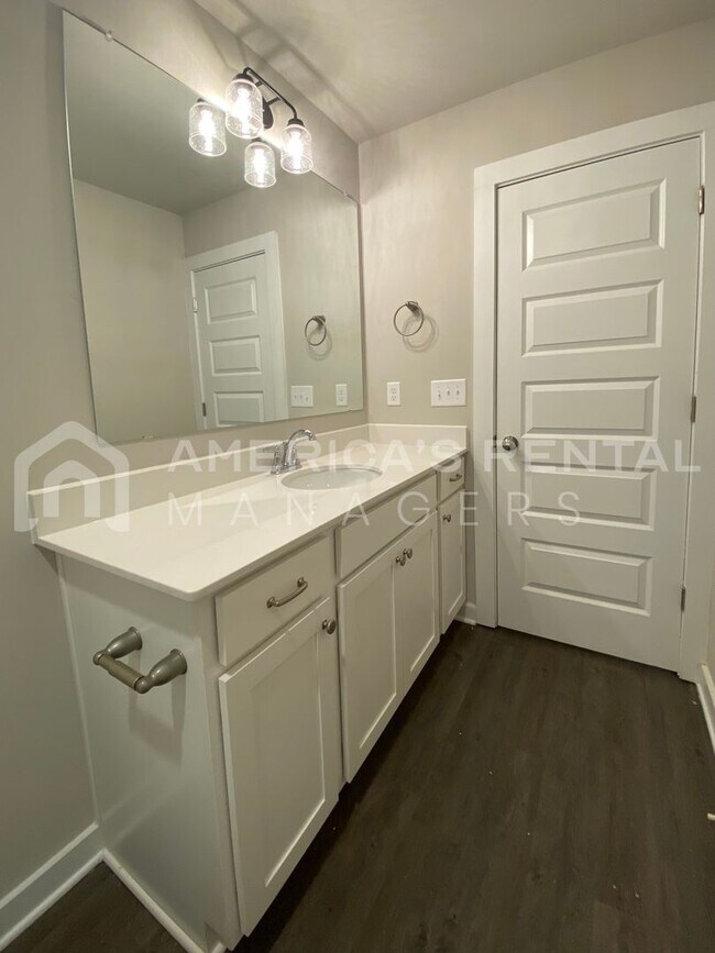 Building Photo - Home for Rent in Jemison, AL! Available to View!