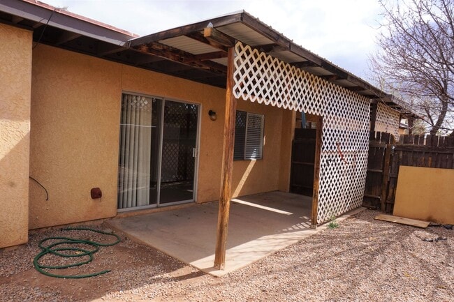 Building Photo - End Unit Ground level with large yard