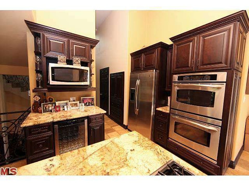 Building Photo - 3030 Passmore Dr