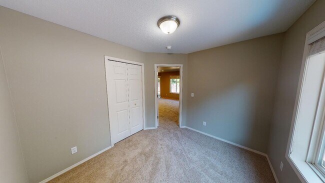 Building Photo - Wilsonville - Newly Updated 4 Bed + Bonus,...