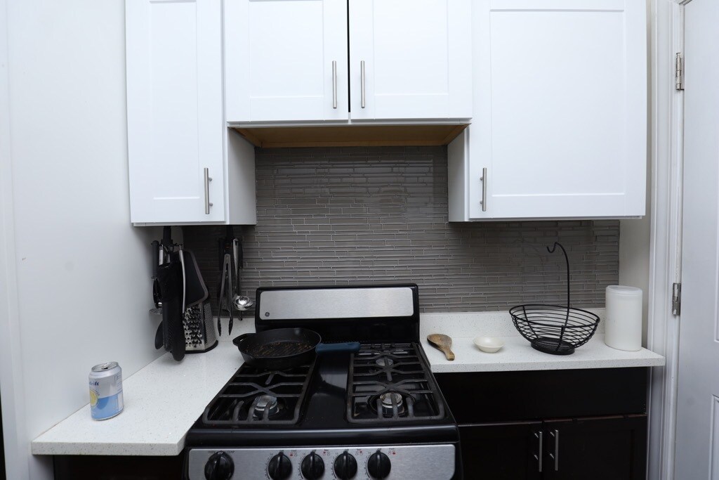 Building Photo - 3817 N Greenview
