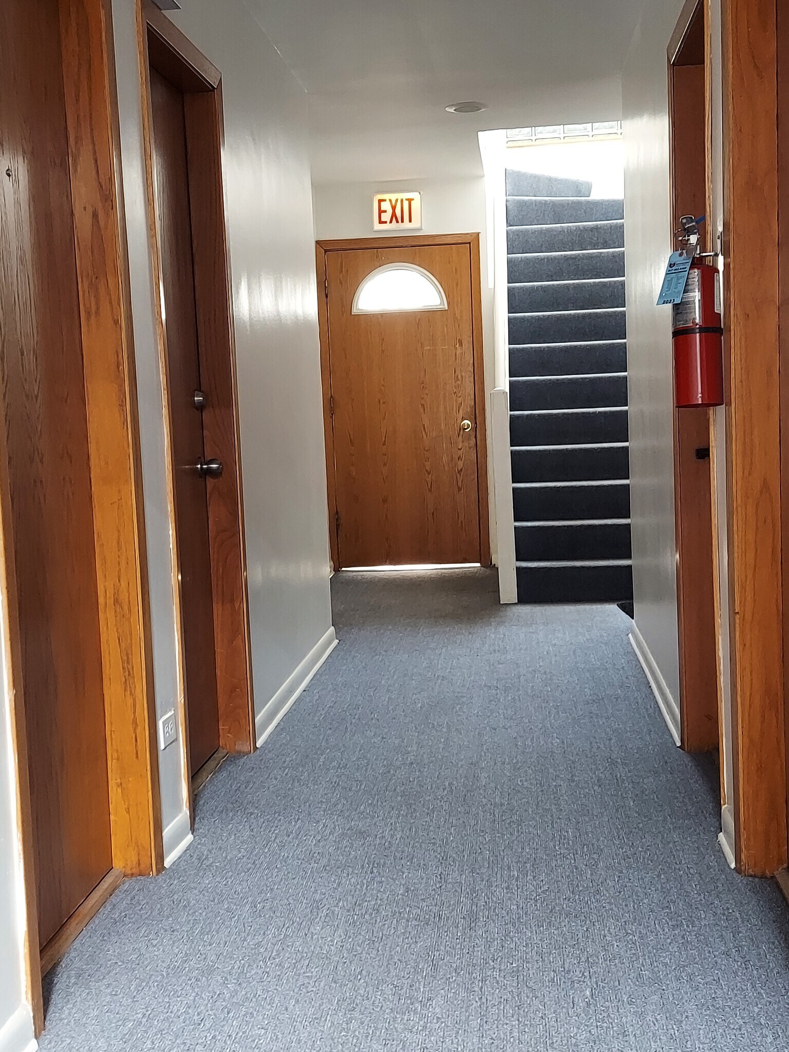 Building Photo - 320 Beach Ave