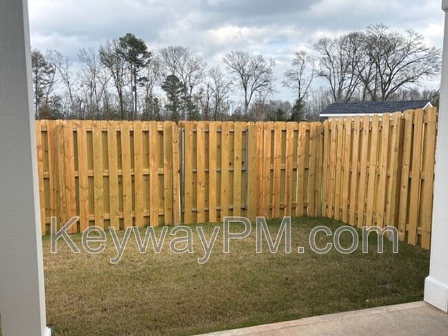 Building Photo - 2040 Denmark Ave SE