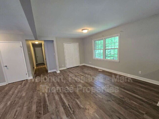 Building Photo - 4126 Chaucer Dr