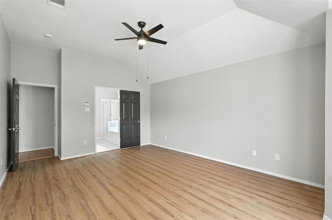 Building Photo - 10405 Belfort Dr