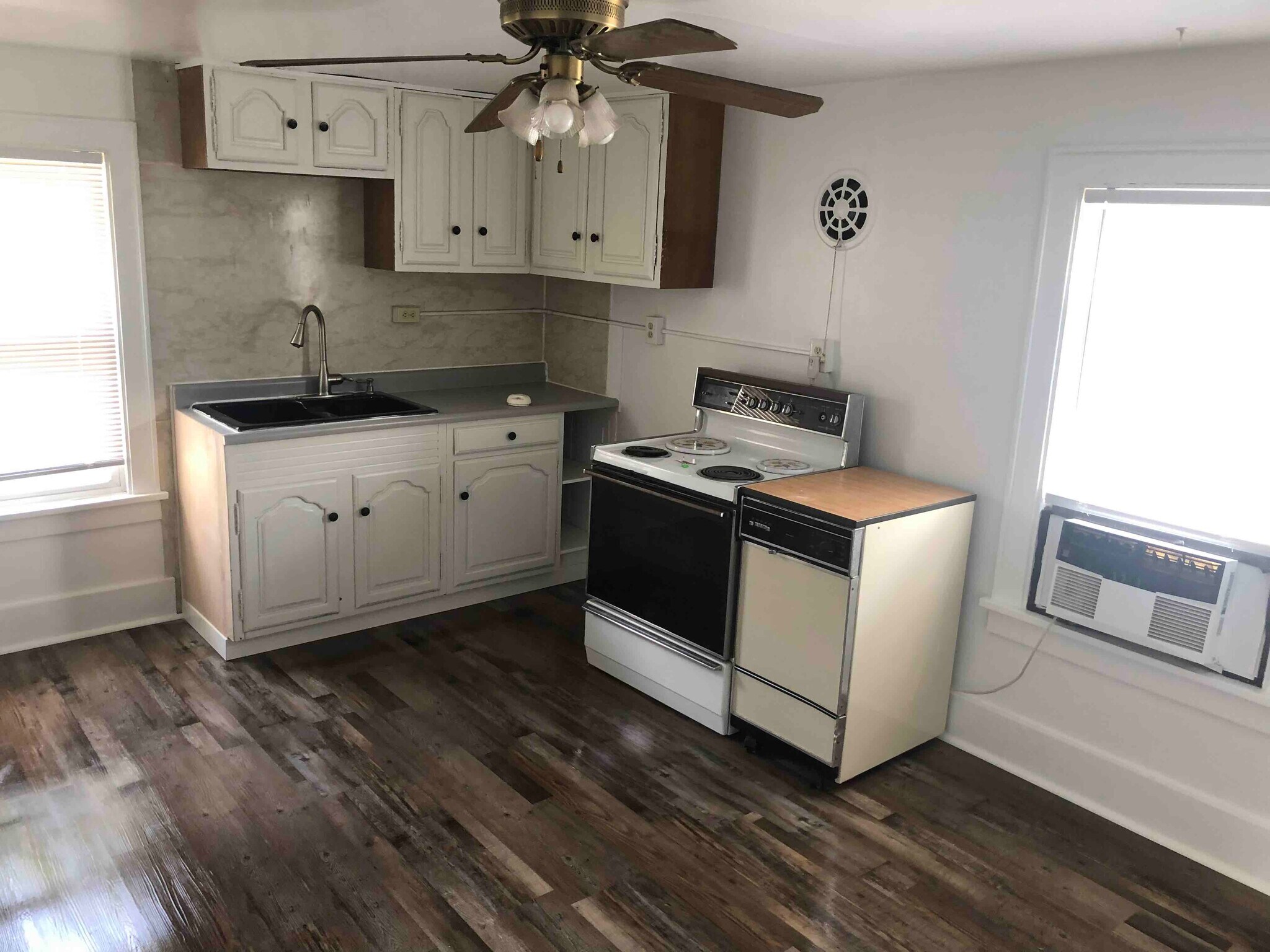 Building Photo - 2028 Oregon Ave